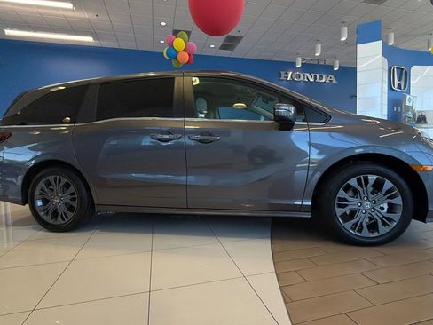 New 2026 Honda Odyssey Touring image 2