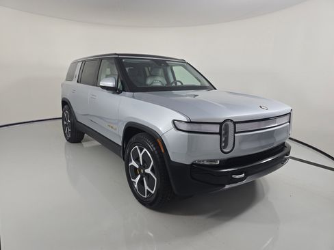 Used 2024 Rivian R1S Adventure AWD/4WD image 7