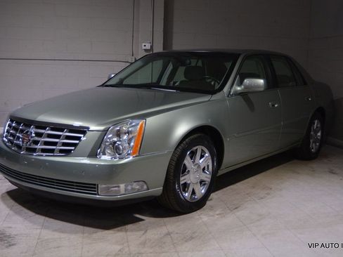 Used 2007 Cadillac DTS Luxury I w/ Trunk Convenience Package image 2