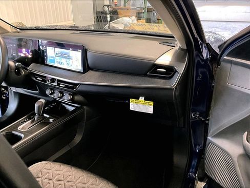 Used 2025 Nissan Kicks SV image 13