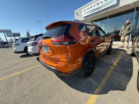Used 2019 Nissan Rogue SV image 5