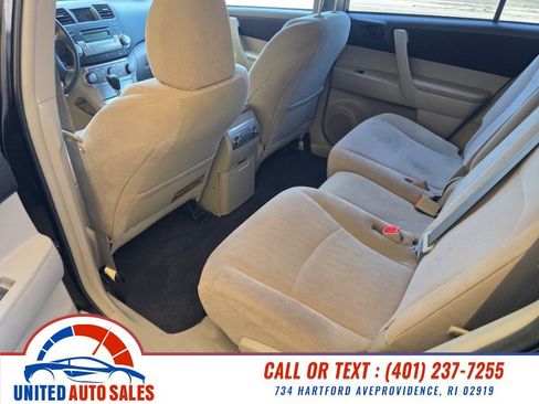 Used 2012 Toyota Highlander FWD w/ Cold Weather Pkg image 10