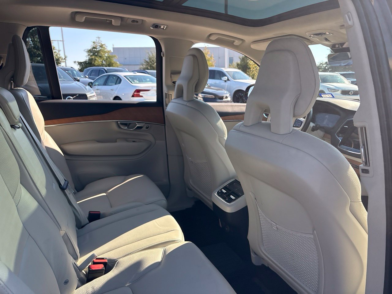 Used 2021 Volvo XC90 T6 Momentum w/ Advanced Package AWD/4WD image 12