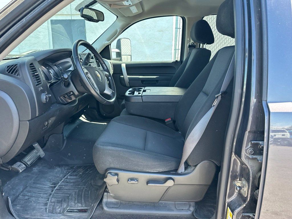 Used 2011 Chevrolet Silverado 2500 LT w/ Interior Plus Package AWD/4WD image 11