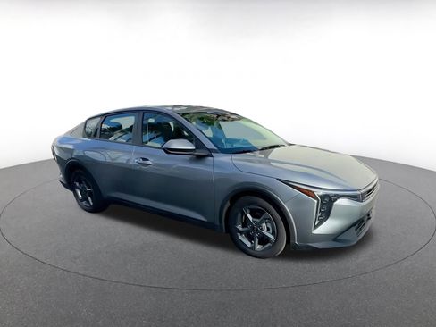 Used 2025 Kia K4 LXS image 2