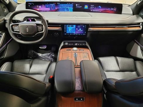 New 2025 Lincoln Navigator L Black Label image 12