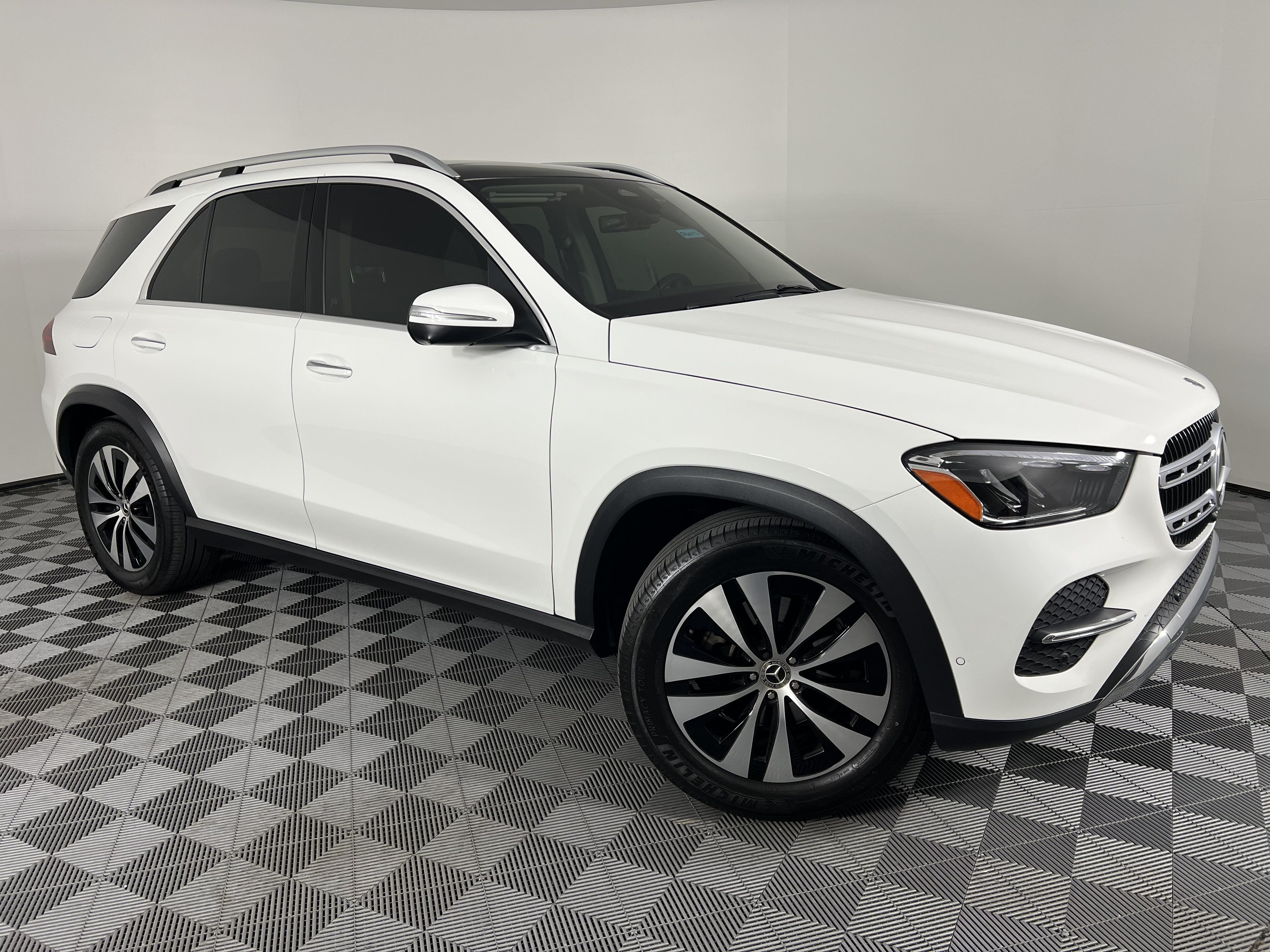 Certified 2025 Mercedes-Benz GLE 350 4MATIC image 2