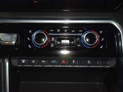 Used 2025 GMC Sierra 2500 Denali Ultimate AWD/4WD image 32