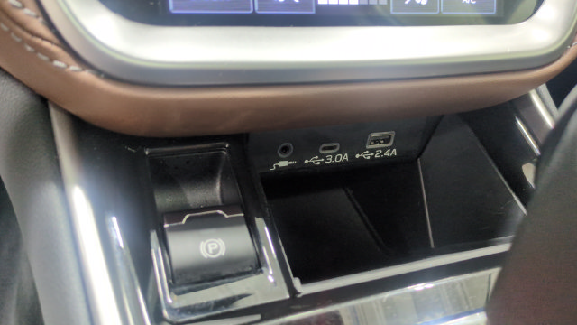 Certified 2025 Subaru Outback Touring AWD/4WD image 32