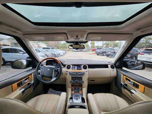 Used 2015 Land Rover LR4 HSE image 9
