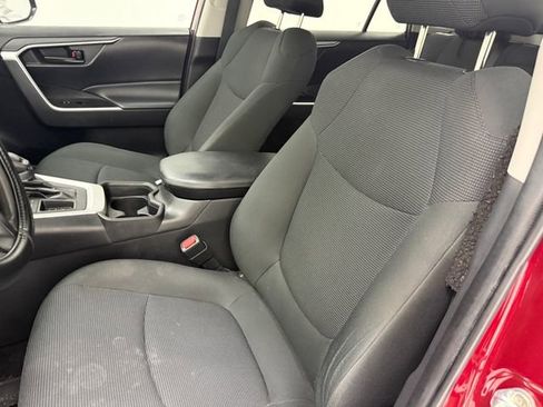 Used 2021 Toyota RAV4 LE FWD image 8