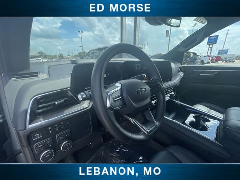 Certified 2025 Chevrolet Suburban Z71 AWD/4WD image 10