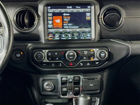 Used 2021 Jeep Gladiator Overland image 16