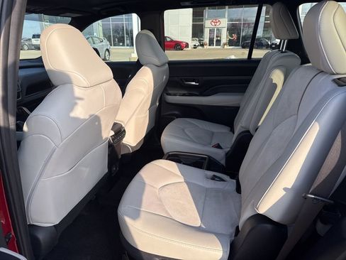 Certified 2024 Toyota Grand Highlander MAX Limited image 10