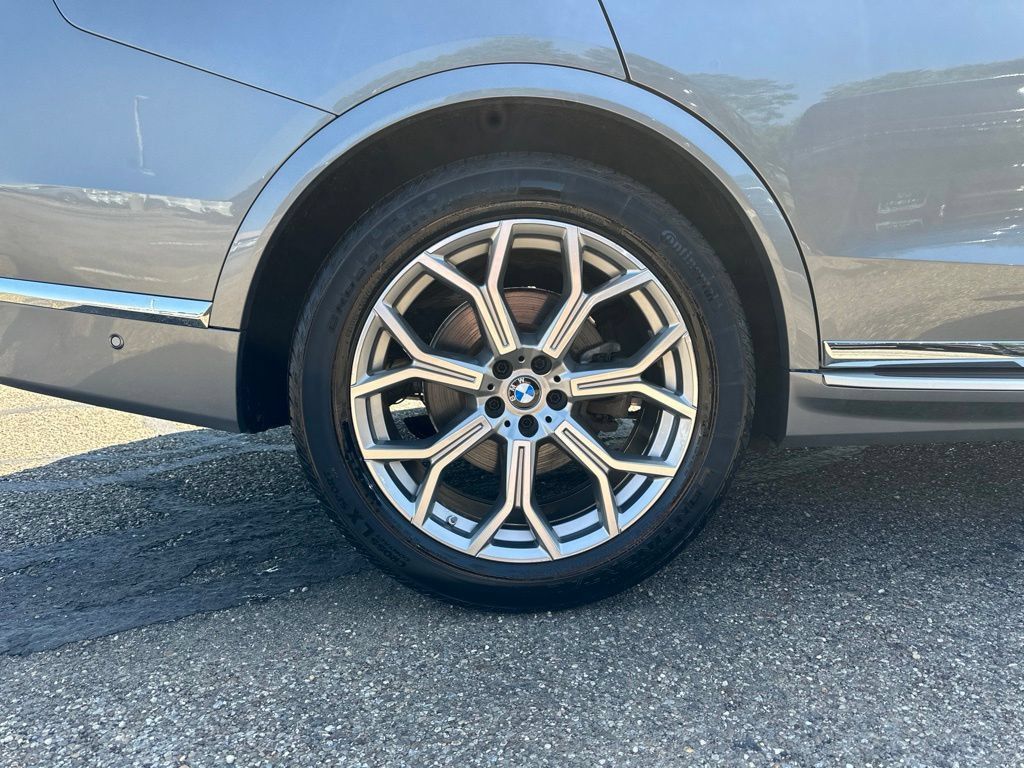 Used 2024 BMW X7 xDrive40i AWD/4WD image 21