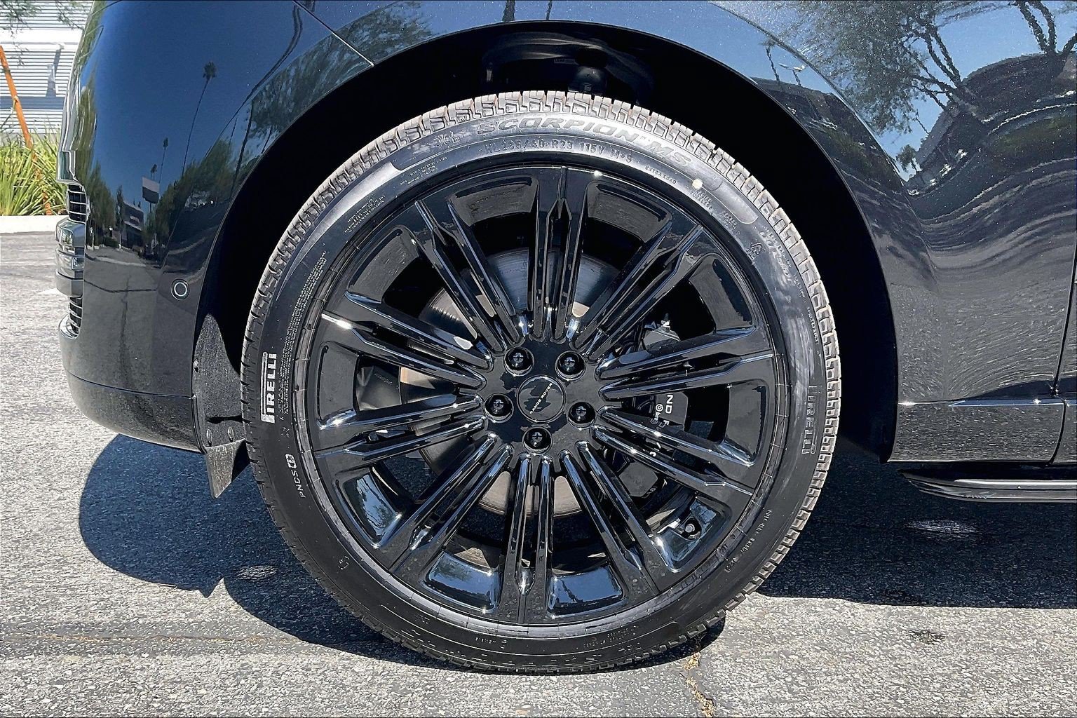 New 2026 Land Rover Range Rover Long Wheelbase SE AWD/4WD image 21