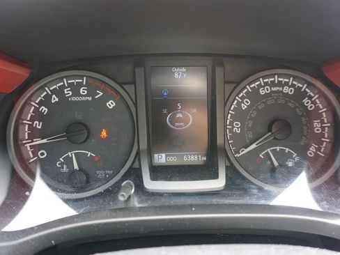 Used 2018 Toyota Tacoma TRD Sport AWD/4WD image 6