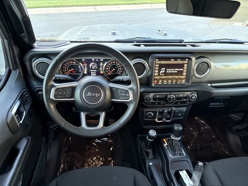 Used 2023 Jeep Gladiator Overland AWD/4WD image 19