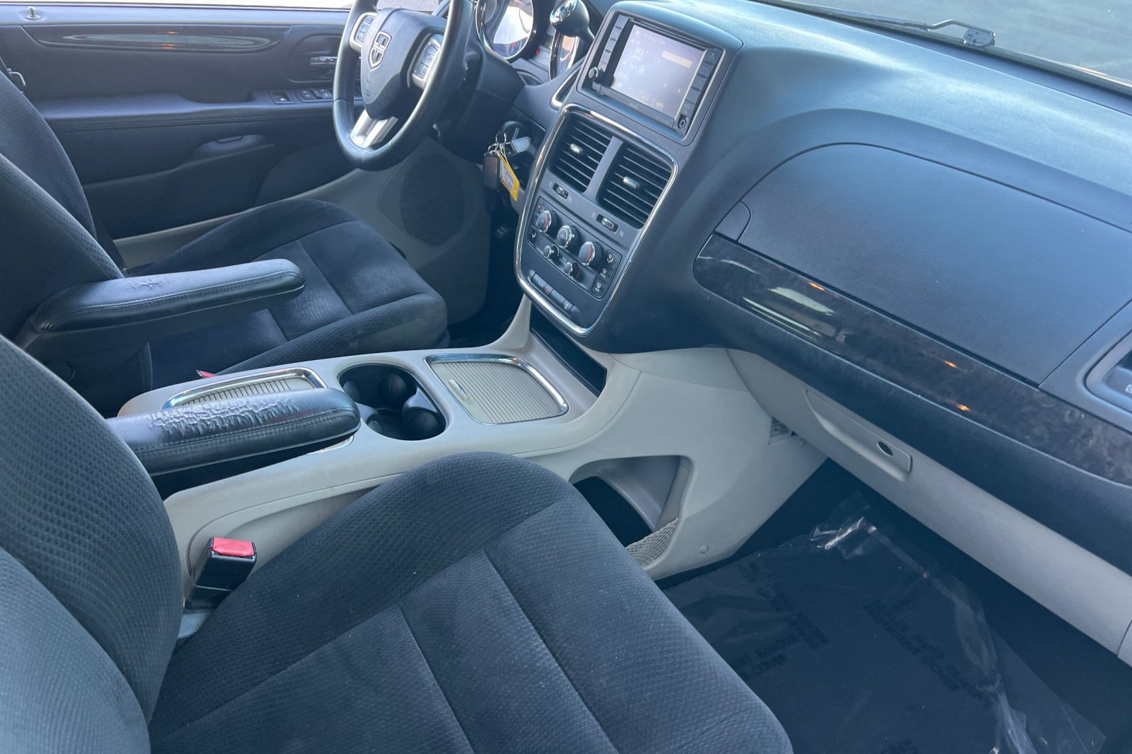 Used 2016 Dodge Grand Caravan SXT w/ UConnect Hands-Free Group FWD image 22