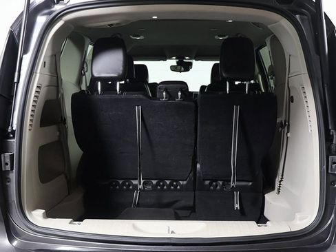 Used 2023 Chrysler Pacifica Touring-L image 16