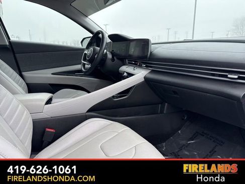 Used 2023 Hyundai Elantra Limited image 30