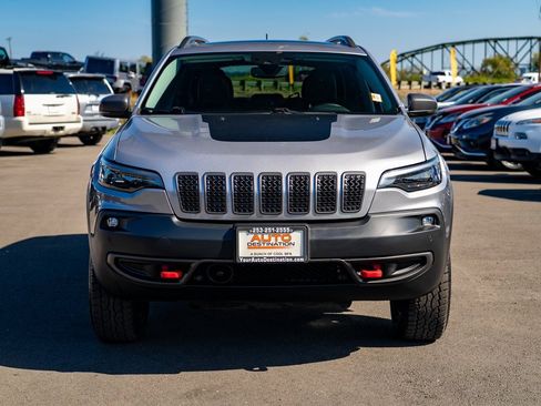 Used 2019 Jeep Cherokee Trailhawk image 3