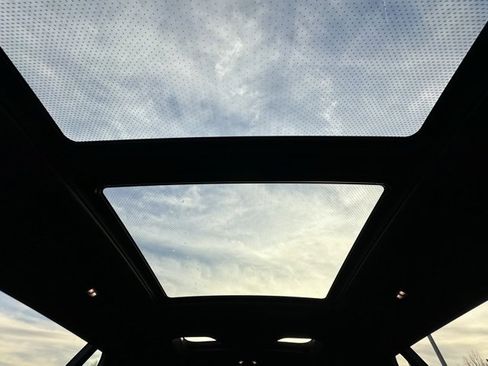 Used 2024 BMW X7 M60i w/ Executive Package image 17