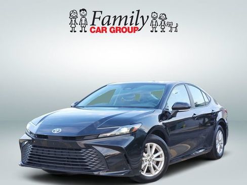 Used 2025 Toyota Camry LE FWD image 1