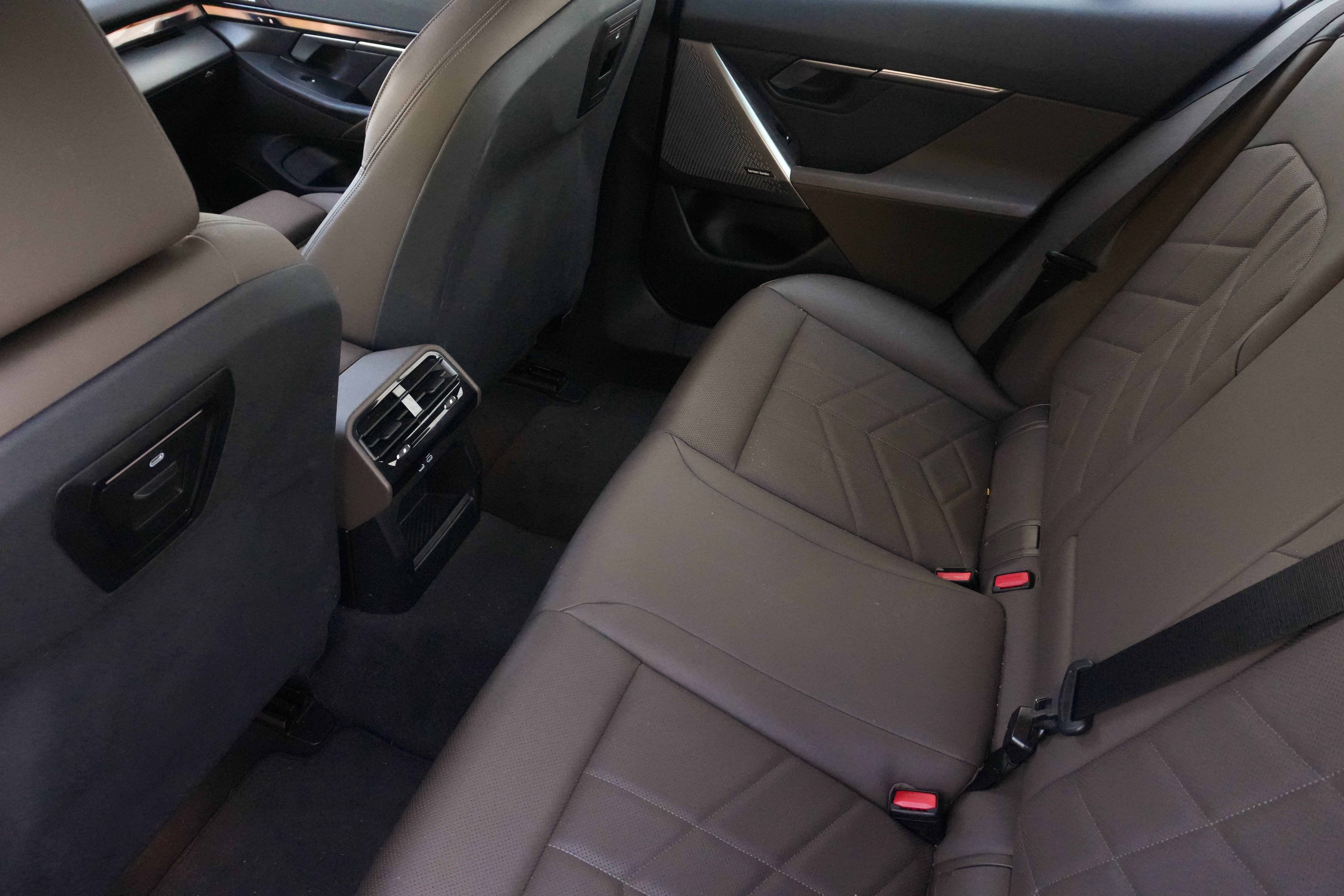Certified 2024 BMW i5 eDrive40i w/ Premium Package RWD image 31