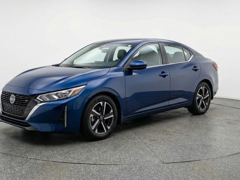 Used 2025 Nissan Sentra SV image 3