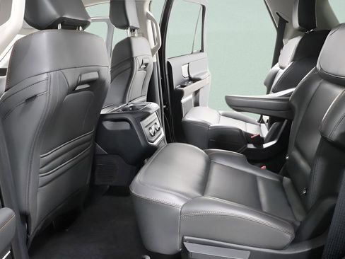 Used 2025 Ford Expedition Active image 29