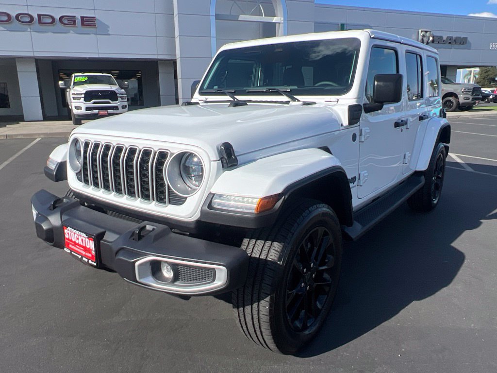 Used 2025 Jeep Wrangler Unlimited Sahara AWD/4WD image 3