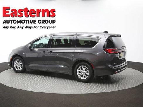 Used 2023 Chrysler Pacifica Touring-L FWD image 63