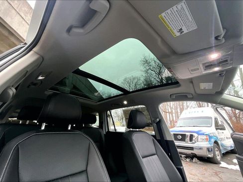 Used 2022 Volkswagen Tiguan SE image 12