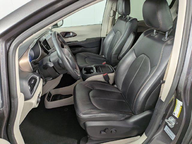 Used 2017 Chrysler Pacifica Touring-L FWD image 15