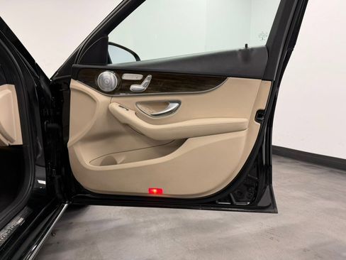 Used 2018 Mercedes-Benz C 300 C 300 4MATIC Sedan w/ Premium Package image 32