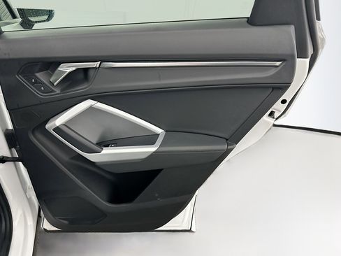 Used 2024 Audi Q3 2.0T Premium image 32