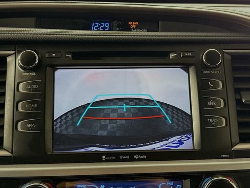 Used 2019 Toyota Highlander Plus AWD/4WD image 13