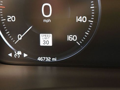 Used 2020 Volvo XC90 T5 Momentum w/ Protection Package image 29