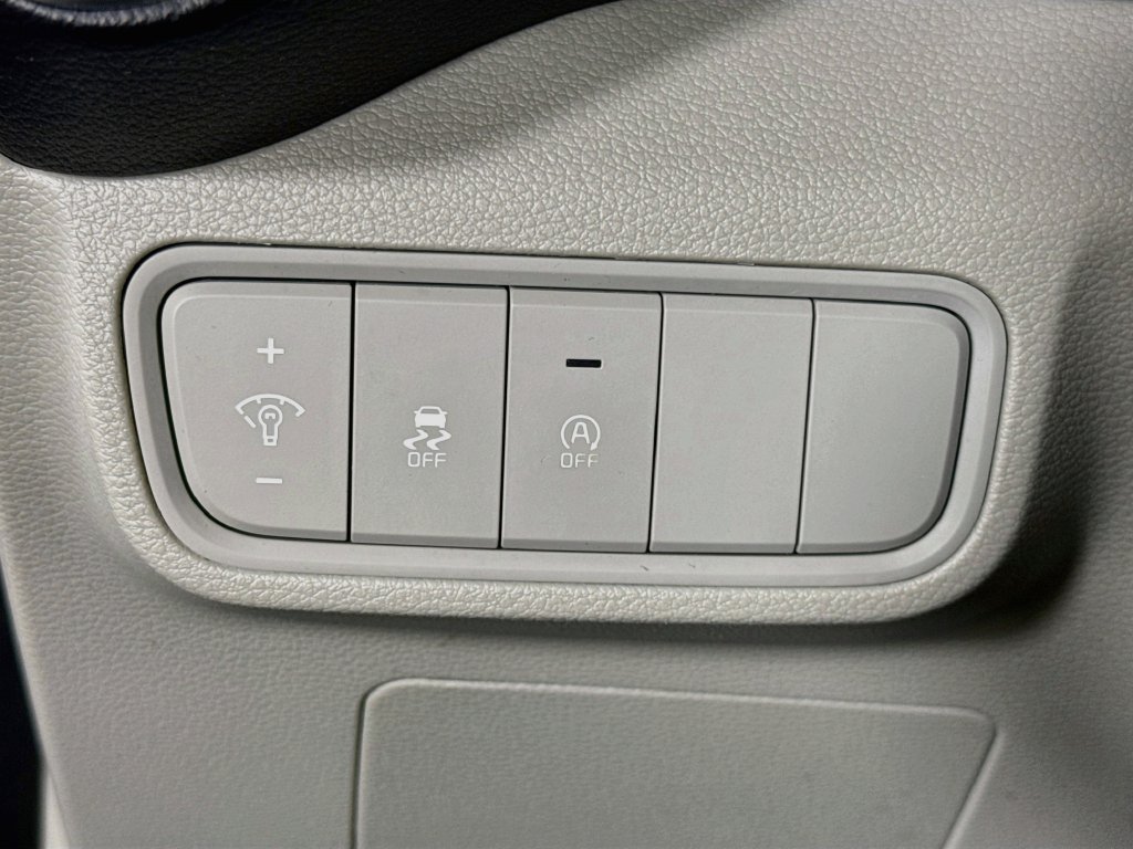 Used 2023 Kia Soul LX w/ LX Technology Package FWD image 18