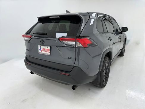 Used 2022 Toyota RAV4 LE image 20