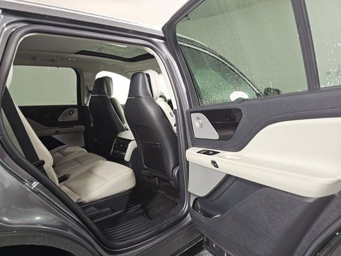 Certified 2025 Lincoln Aviator Reserve w/ Equipment Group 201A AWD/4WD image 15
