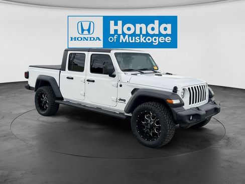 Used 2020 Jeep Gladiator Sport w/ Trailer Tow Package AWD/4WD image 2