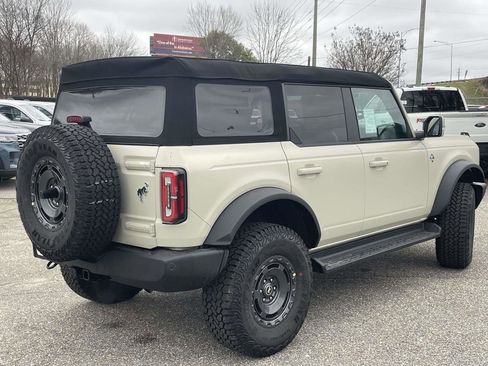 New 2025 Ford Bronco Outer Banks w/ Sasquatch Package AWD/4WD image 3