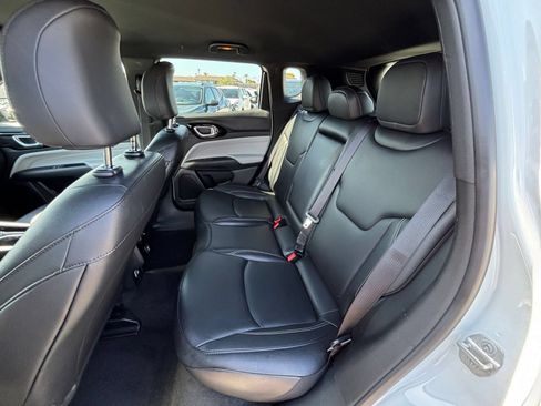 Used 2025 Jeep Compass Limited AWD/4WD image 38