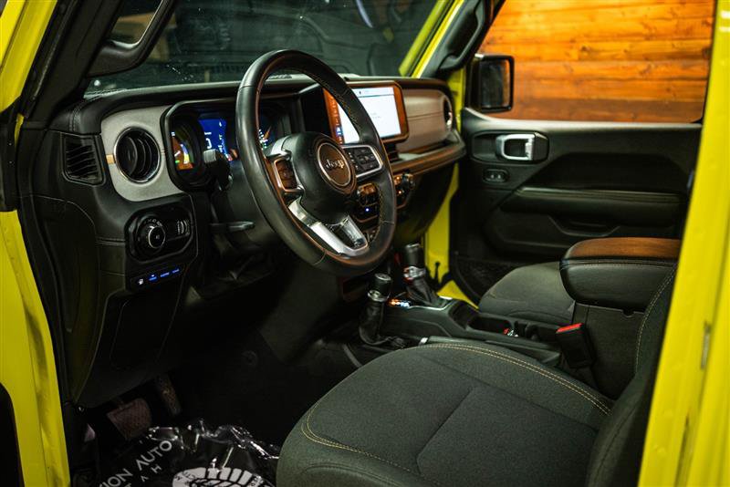Used 2024 Jeep Wrangler Unlimited Sahara AWD/4WD image 8