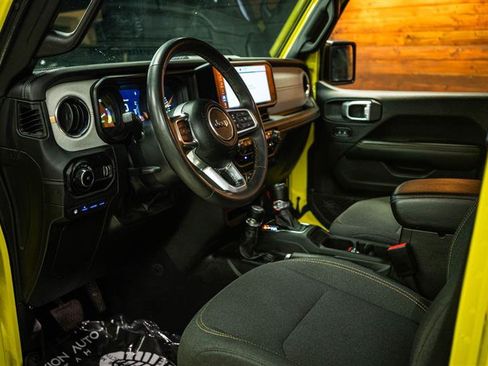 Used 2024 Jeep Wrangler Unlimited Sahara AWD/4WD image 8