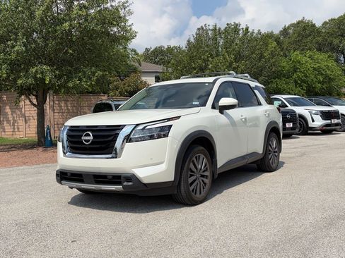 Used 2024 Nissan Pathfinder SL w/ SL Premium Package FWD image 7