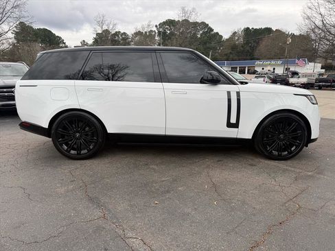 Used 2023 Land Rover Range Rover Long Wheelbase SE image 6