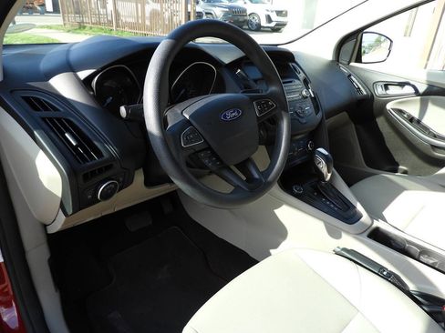 Used 2016 Ford Focus SE FWD image 16